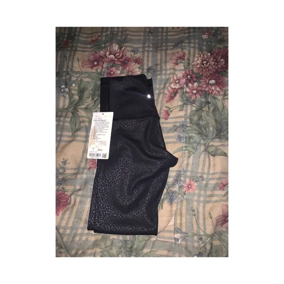 Lululemon align pants NWT size 2 - Picture 3 of 4